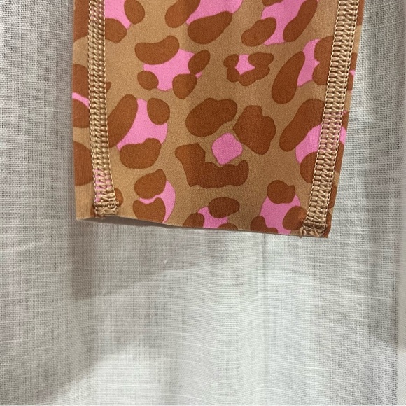 Aerie Offline Goals Hi-Rise 7/8 Leggings- Brown Pink Leopard - Picture 4 of 8